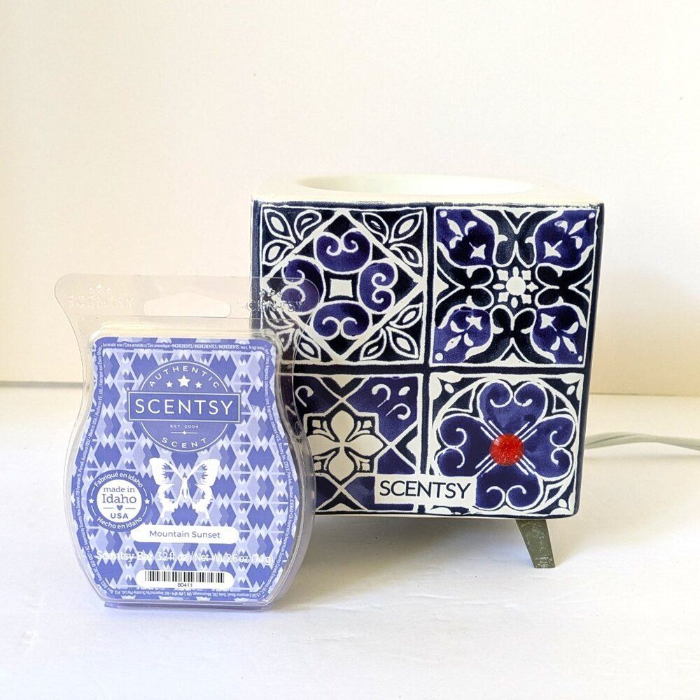 Scentsy Indigo Tile Element Wax Warmer Blue White & 6 Mountain Sunset Melts EUC